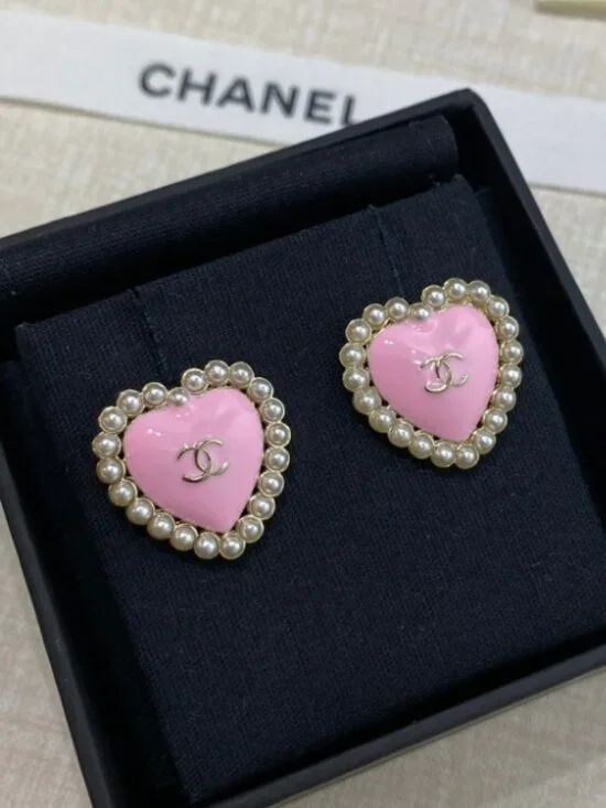 ✨ Chanel Heart Stud Earrings ✨ - Picture 6 of 6